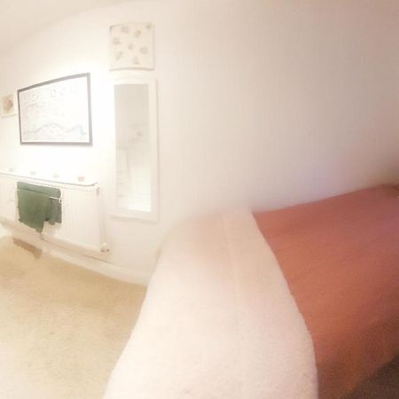 Centrel To London Single Bed Room Quiet Home With Host And Breakfast Exterior photo