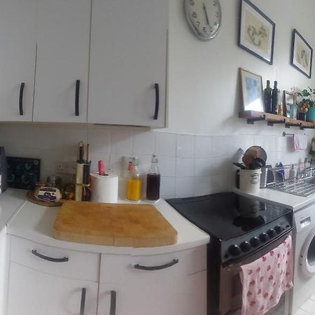Centrel To London Single Bed Room Quiet Home With Host And Breakfast Exterior photo