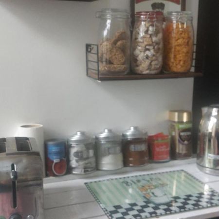 Centrel To London Single Bed Room Quiet Home With Host And Breakfast Exterior photo