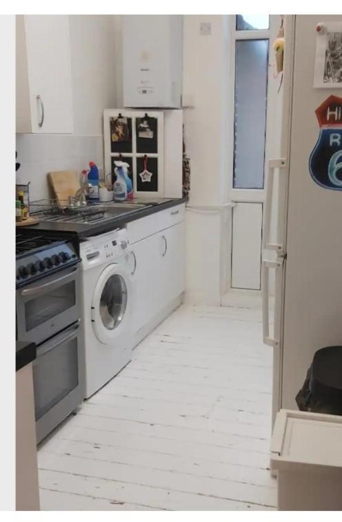 Centrel To London Single Bed Room Quiet Home With Host And Breakfast Exterior photo